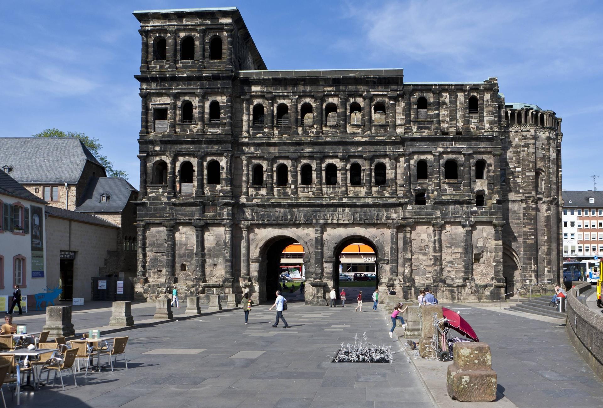 Porta Nigra: Die gut erhaltenen Römischen Baudenkmäler von Trier sicherten der Stadt einen Platz in der Liste der Unesco-Welterbe.