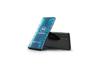 Das Edge von Motorola: Das Smartphone setzt auf viel Display und einen großen Akku.
