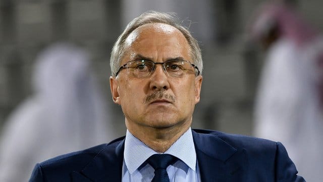Coach des chinesischen Erstligisten Tianjin Teda: Uli Stielike. Coach des chinesischen Erstligisten Tianjin Teda: Uli Stielike.
