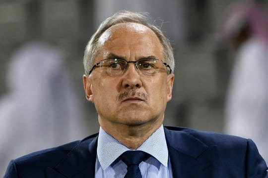 Coach des chinesischen Erstligisten Tianjin Teda: Uli Stielike.