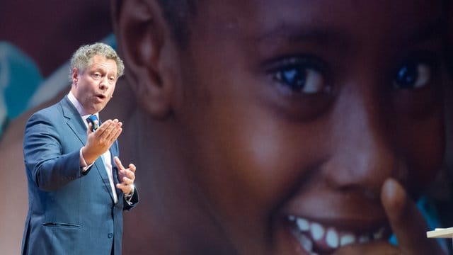 Seth Berkley, Geschäftsführer von Gavi, spricht 2015 bei einer Konferenz in Berlin. Seth Berkley, Geschäftsführer von Gavi, spricht 2015 bei einer Konferenz in Berlin.