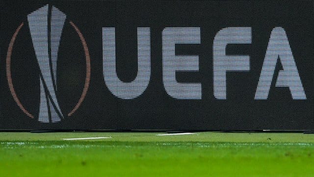 Das Exekutivkomitee der Europäischen Fußball-Union berät über die Folgen möglicher Saisonabbrüche. Das Exekutivkomitee der Europäischen Fußball-Union berät über die Folgen möglicher Saisonabbrüche.