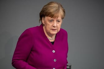 Kanzlerin Angela Merkel hält in der Plenarsitzung des Deutschen Bundestages eine Regierungserklärung zur Coronavirus-Pandemie in Deutschland und Europa.