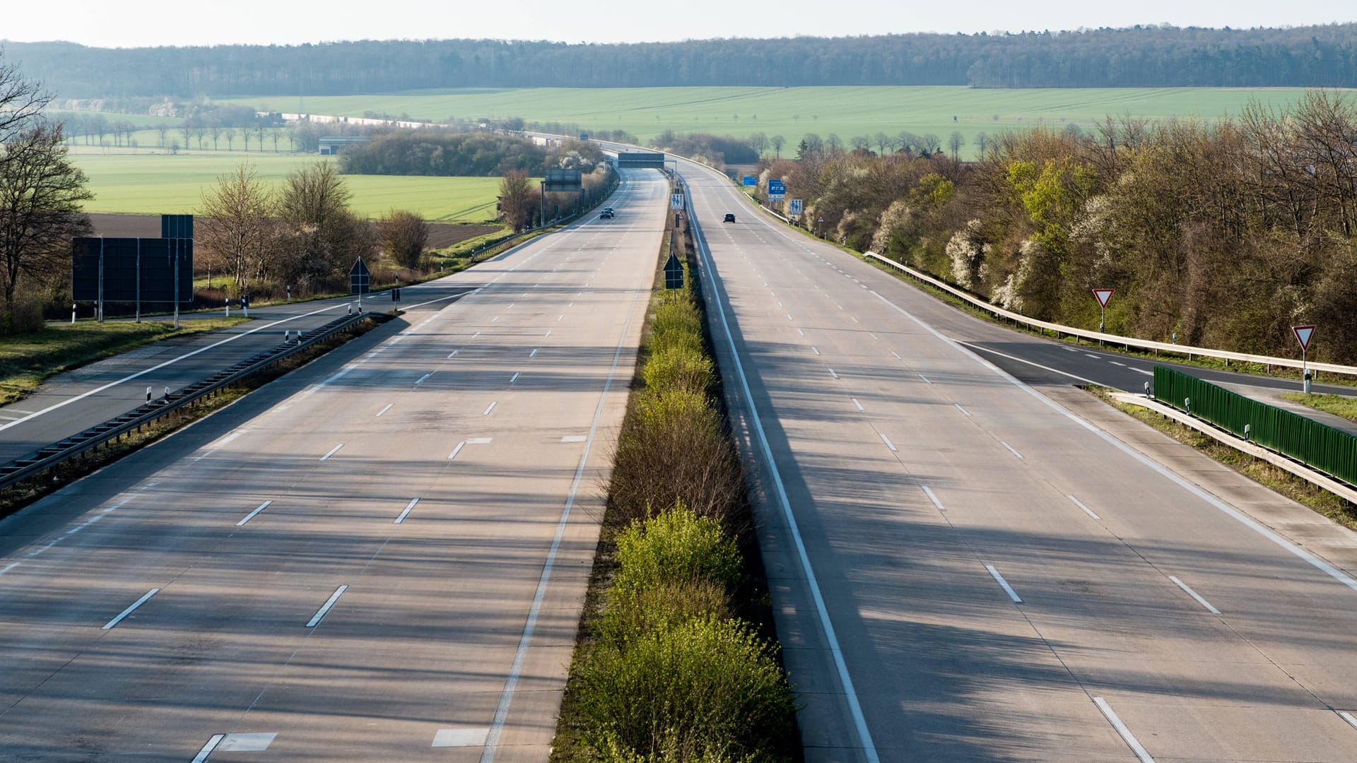 Die A7: Die Autobahn wird am Wochenende beidseitig gesperrt. Die A7: Die Autobahn wird am Wochenende beidseitig gesperrt.