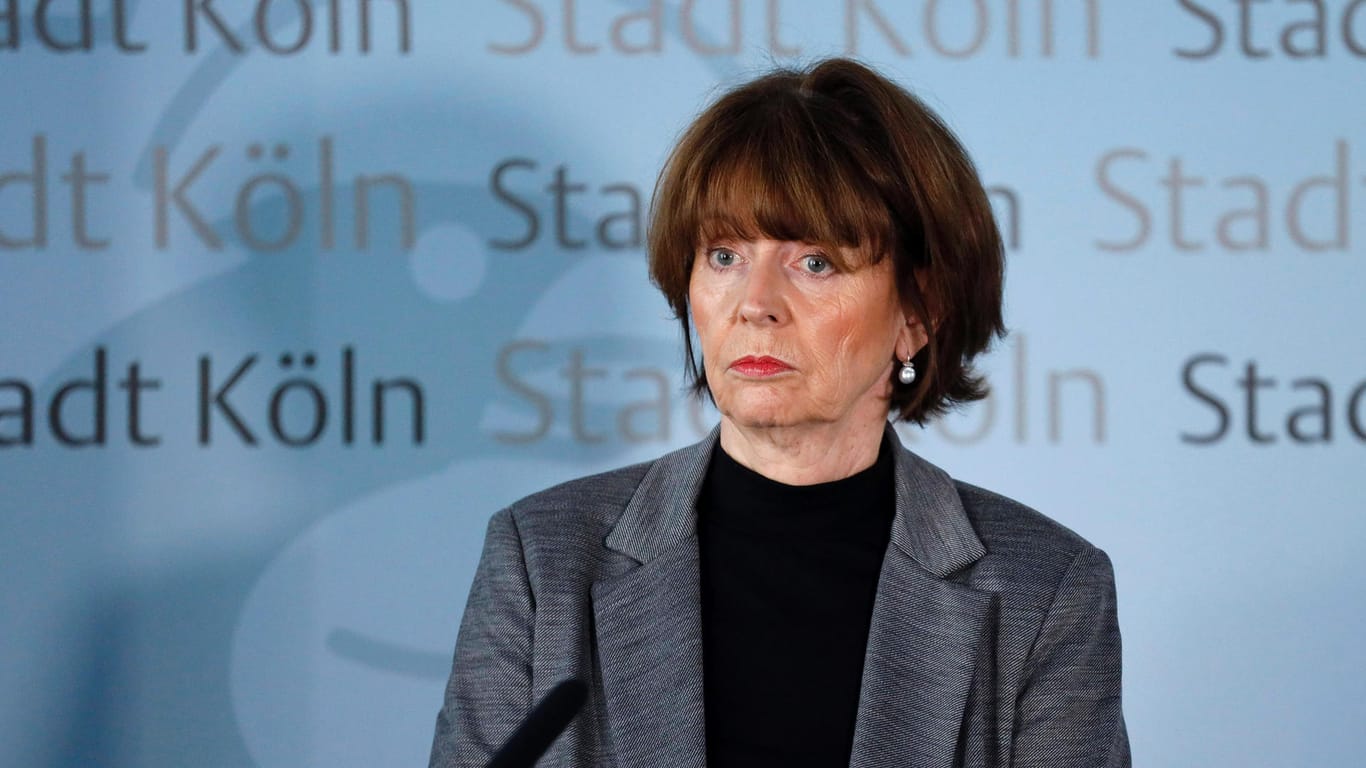 Kölns Oberbürgermeisterin Henriette Reker: Sie mahnt die Bevölkerung, Abstand zu halten.