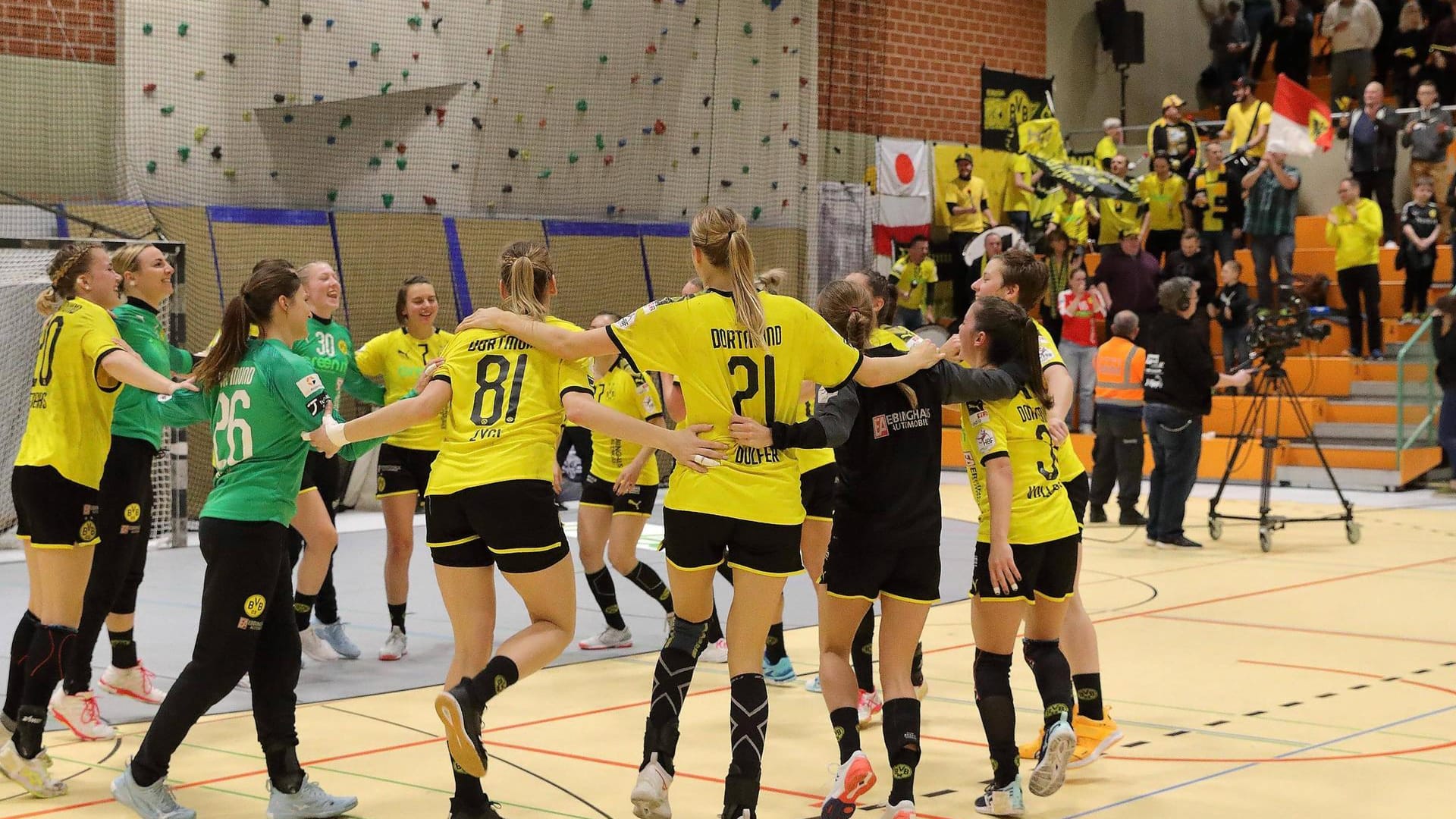 Die BVB-Handballdamen: Die Handballerinnen haben im Streit um den Titel gegen den HBF gefeuert.