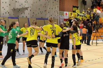 Die BVB-Handballdamen: Die Handballerinnen haben im Streit um den Titel gegen den HBF gefeuert.