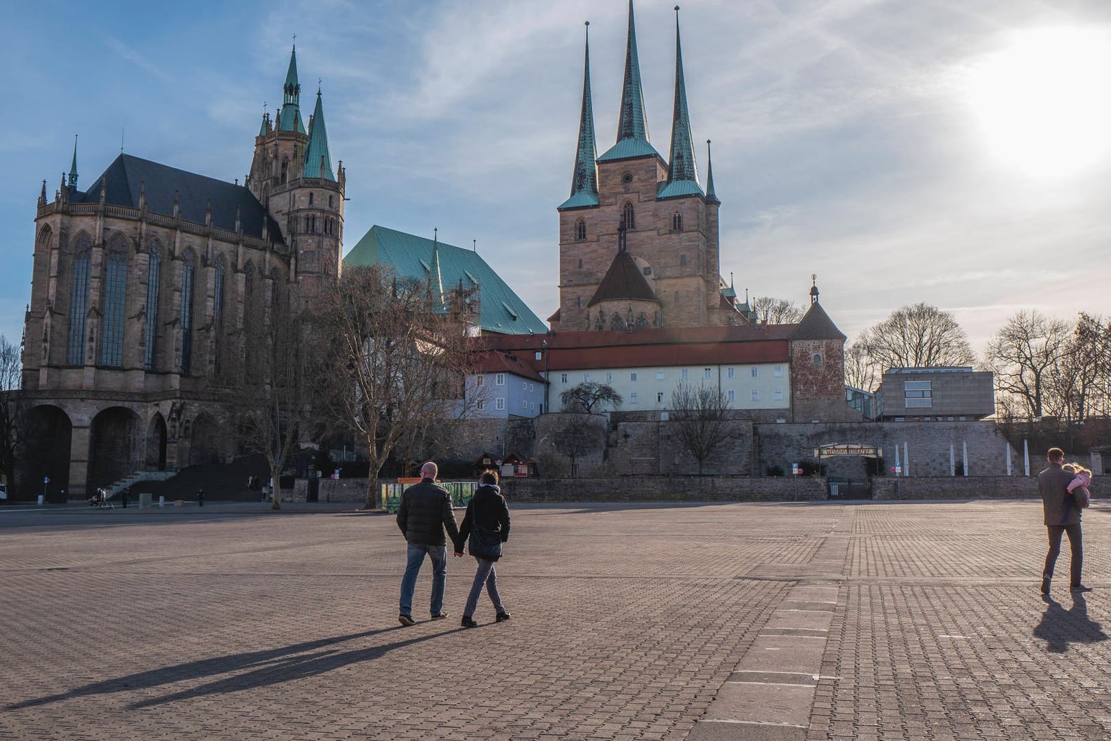 Der Domplatz in Erfurt (Symbolbild): Ab dem 24. April gilt in der Thüringischen Landeshauptstadt eine neue Allgemeinverfügung zur Eindämmung der Corona-Pandemie.