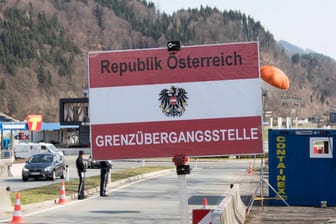 Grenzübergang Österreich (Symbolfoto): Deutschlands Nachbarstaat möchte wieder Auswärtige ins Land lassen.
