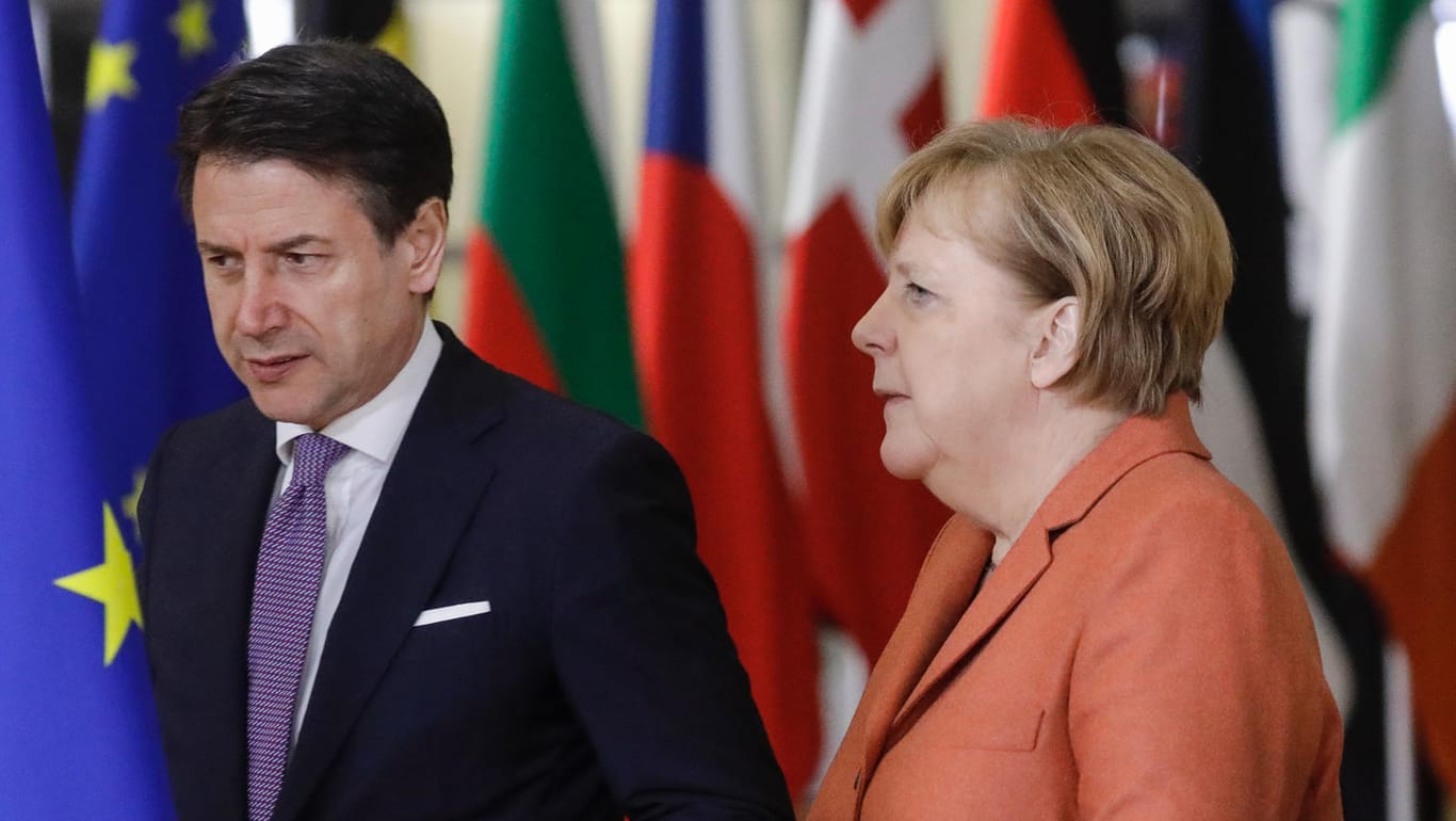 Giuseppe Conte (li.) und Angela Merkel (re.): Die Bundeskanzlerin lehnt Corona-Bonds weiter ab.