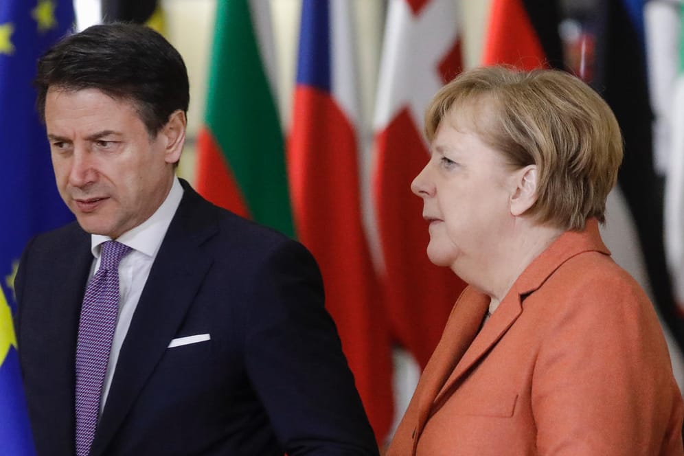 Giuseppe Conte (li.) und Angela Merkel (re.): Die Bundeskanzlerin lehnt Corona-Bonds weiter ab.