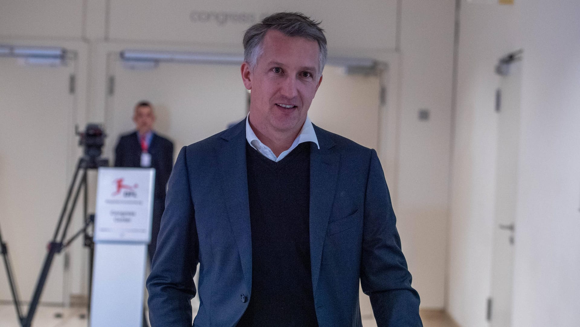 Frank Baumann: Sieht dem Bundesliga-Neustart Anfang Mai mit Skepsis entgegen. Frank Baumann: Sieht dem Bundesliga-Neustart Anfang Mai mit Skepsis entgegen.