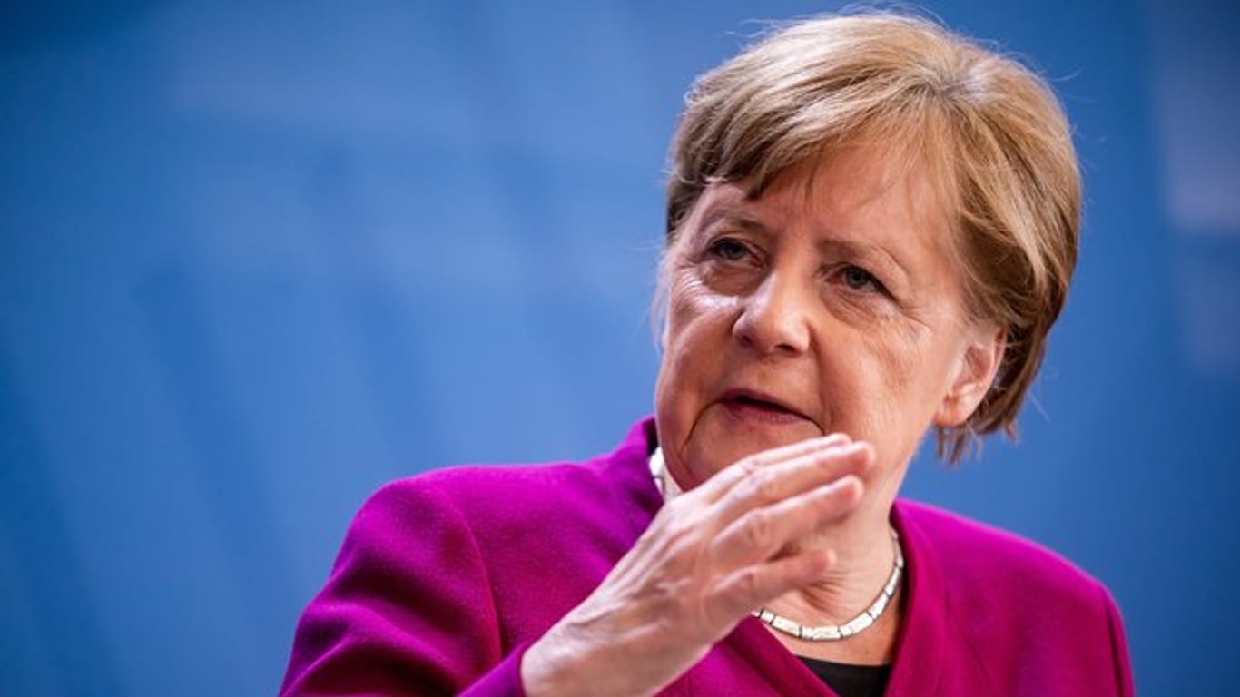 Die Auswirkungen der am Montag begonnenen Öffnung der Geschäfte könne man erst 14 Tage später abschätzen, sagt Merkel.