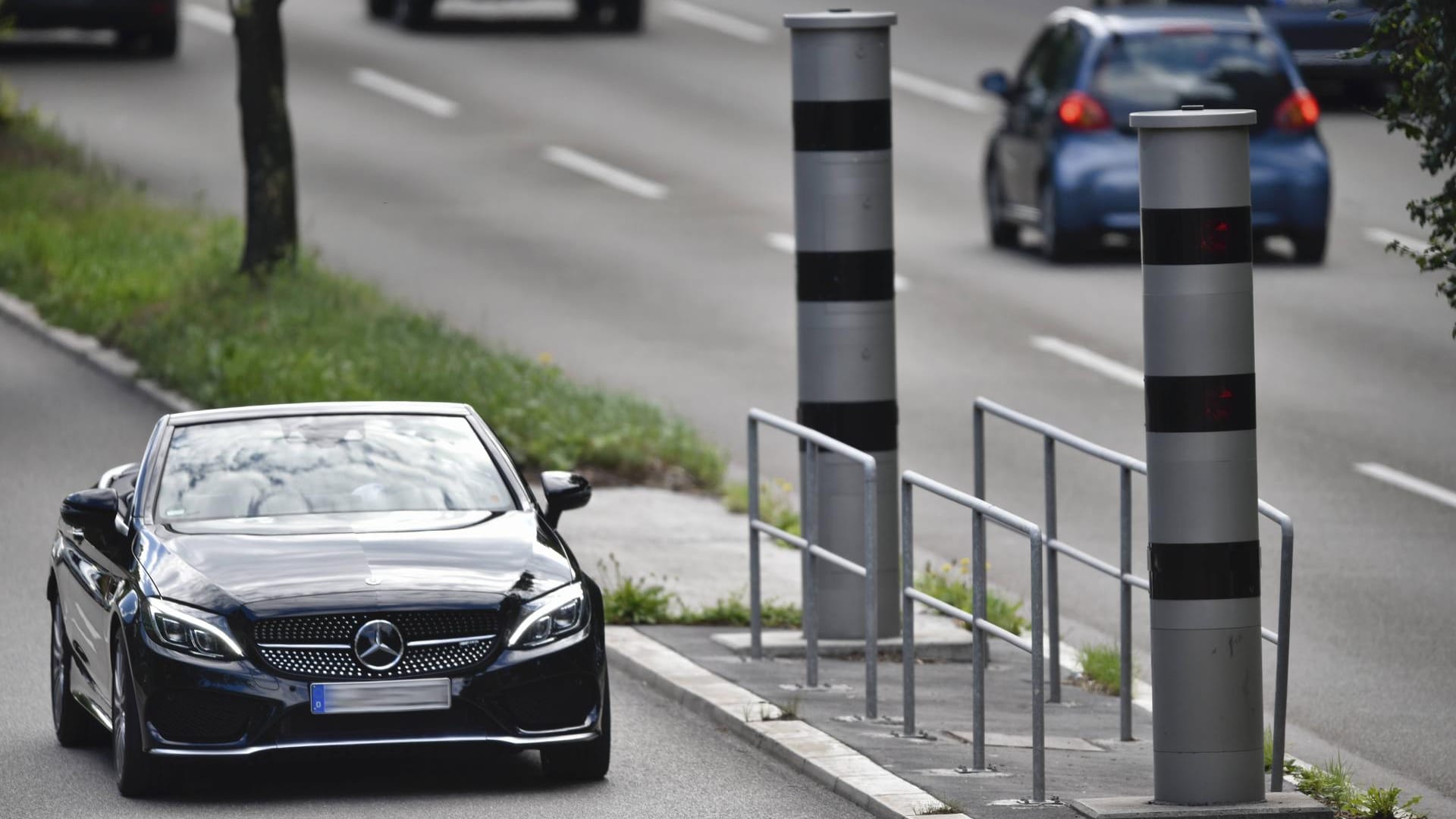 Blitzsäulen zur Geschwindigkeitsmessung: Künftig wird Rasen schon eher mit einem Fahrverbot bestraft.