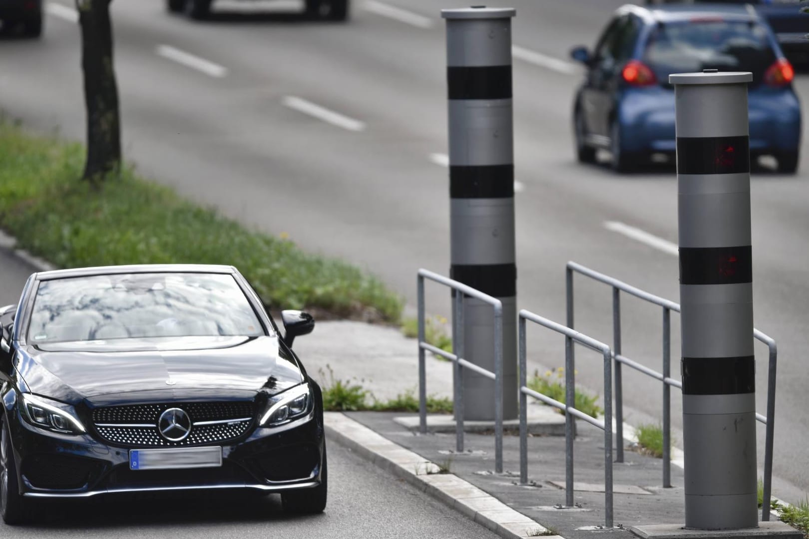 Blitzsäulen zur Geschwindigkeitsmessung: Künftig wird Rasen schon eher mit einem Fahrverbot bestraft.