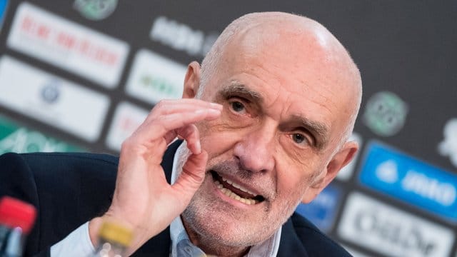 Sorgt sich um den Profifußball: Martin Kind, Präsident des Fußball-Bundesligisten Hannover 96. Sorgt sich um den Profifußball: Martin Kind, Präsident des Fußball-Bundesligisten Hannover 96.