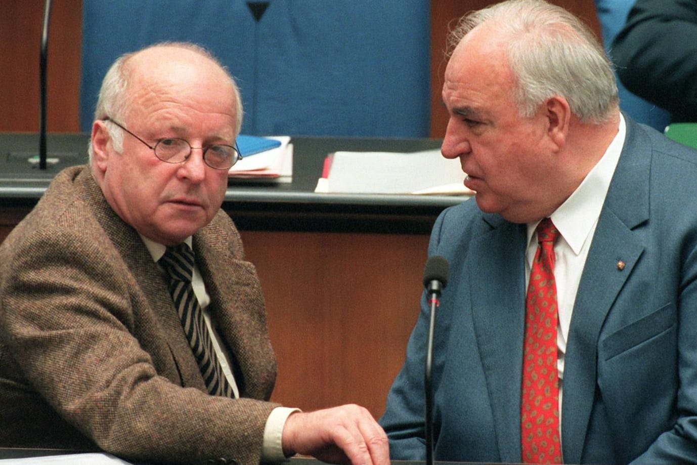 Norbert Blüm (l.) und Helmut Kohl im Jahre 1997: Blüm kam und ging mit Kohl. Die beiden pflegten ein vertrautes Verhältnis.