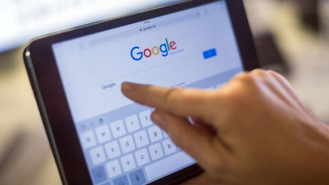 Google hat die Suchanfragen der vergangenen Woche ausgewertet - die Einführung einer Maskenpflicht macht sich darin deutlich bemerkbar. Google hat die Suchanfragen der vergangenen Woche ausgewertet - die Einführung einer Maskenpflicht macht sich darin deutlich bemerkbar.