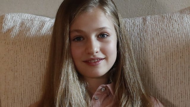 Zurück in der Öffentlichkeit: Leonor, Kronprinzessin von Spanien, liest "Quijote".