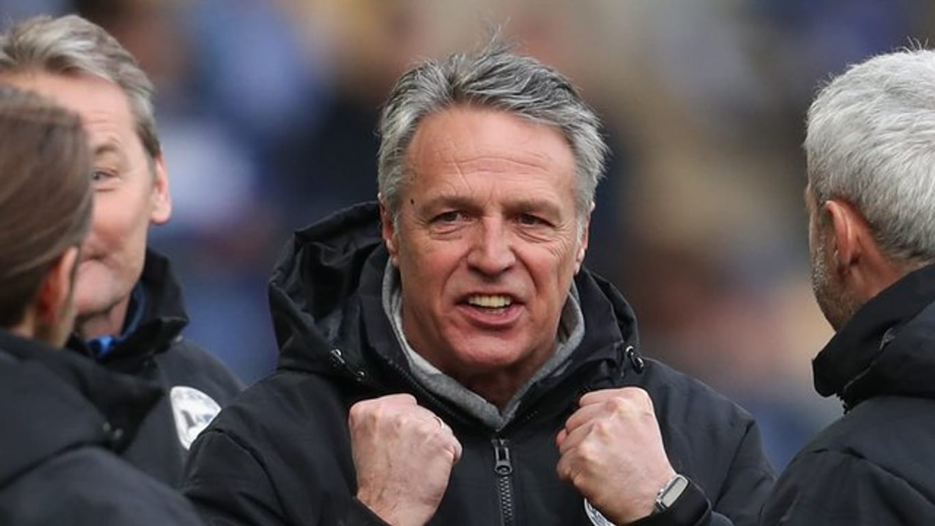 Bielefelds Trainer Uwe Neuhaus fiebert einer möglichen Fortsetzung der Zweitliga-Saison entgegen.