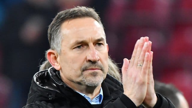 Achim Beierlorzer hofft vor einer Fortsetzung der Fußball-Bundesliga auf mindestens 14 Tage mit richtigem Training.