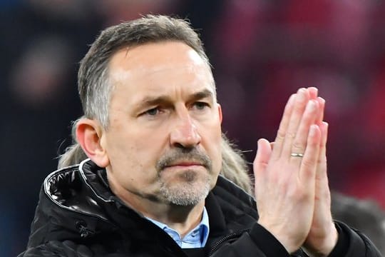 Achim Beierlorzer hofft vor einer Fortsetzung der Fußball-Bundesliga auf mindestens 14 Tage mit richtigem Training.