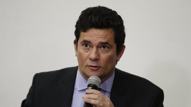 Sergio Moro, Justizminister von Brasilien, kündigt auf einer Pressekonferenz seinen Rücktritt an. Sergio Moro, Justizminister von Brasilien, kündigt auf einer Pressekonferenz seinen Rücktritt an.