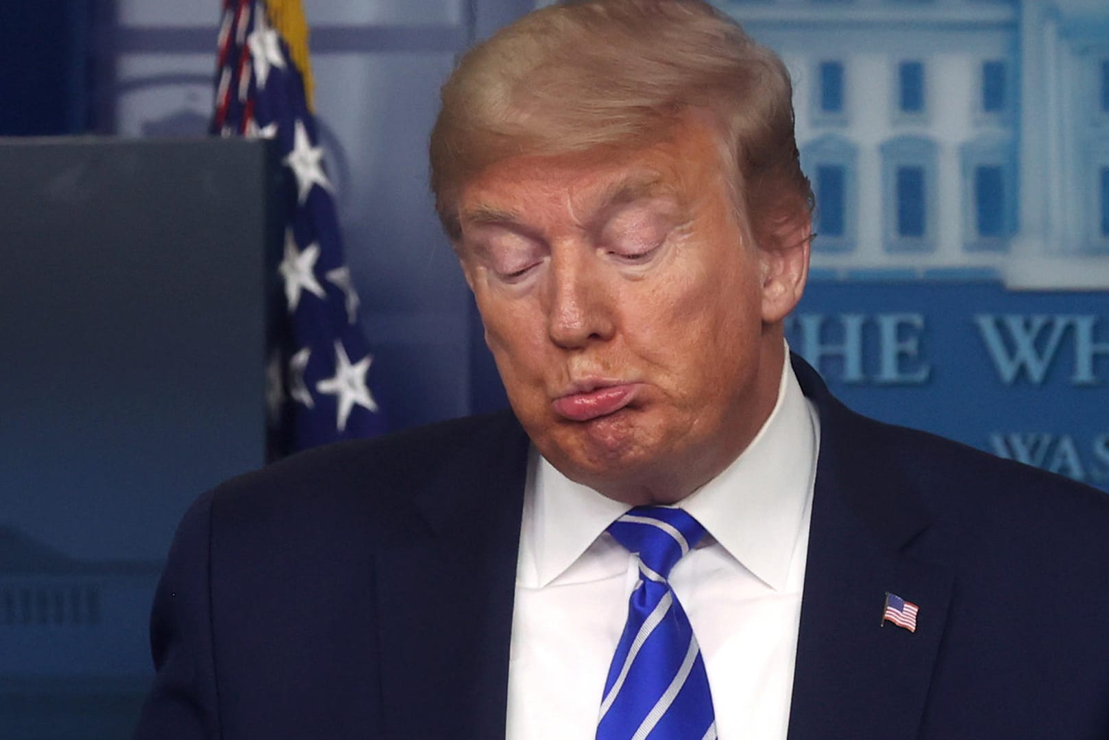 US-Präsident Trump: Bei der täglichen Pressekonferenz im Weißen Haus äußerte Trump am Donnerstag überraschend die Idee, Desinfektionsmittel gegen das Coronavirus zu spritzen. Könnte er seine Idee von einer umstrittenen Vereinigung bekommen haben?