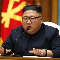 Kim Jong Un: Es gibt Gerüchte, dass der nordkoreanische Machthaber nach Herzkreislaufproblemen operiert werden musste (Archivbild).