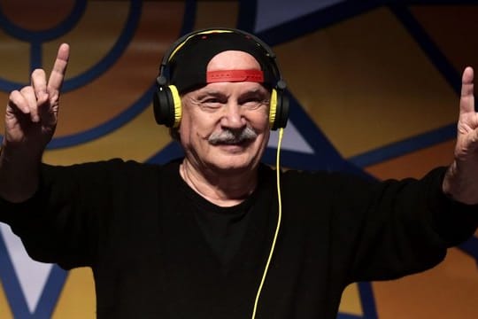 Der italienische Produzent und DJ Giorgio Moroder tritt beim Corona SunSets Festival auf.