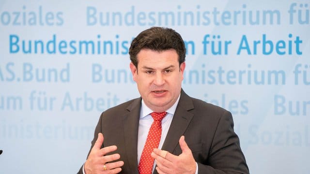 Fußballspiele mit Masken kann sich Arbeitsminister Hubertus Heil (SPD) nicht vorstellen. Fußballspiele mit Masken kann sich Arbeitsminister Hubertus Heil (SPD) nicht vorstellen.