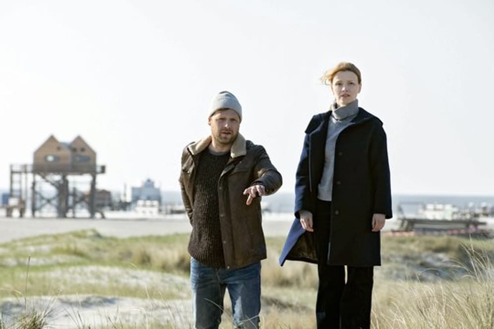 Kommissarin Ria Larsen (Karoline Schuch) jagt mit ihrem Kollegen Brandt (Christoph Letkowski) einen Ritualmörder.