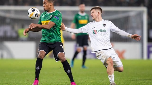 Romano Schmid (r) in der Europa League in Aktion für den Wolfsberger AC. Romano Schmid (r) in der Europa League in Aktion für den Wolfsberger AC.
