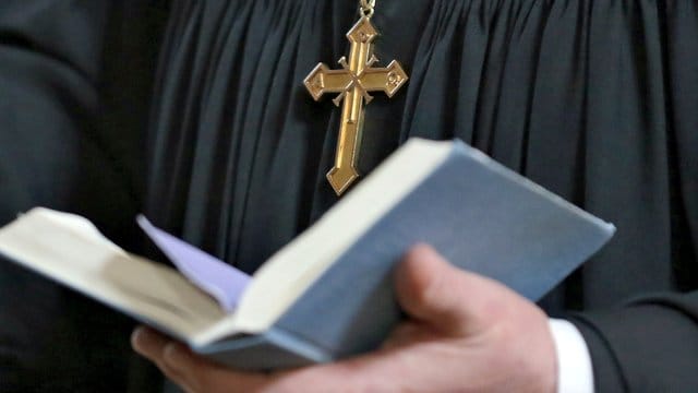 Die Corona-Krise hat Einfluss auf alle Teile der Gesellschaft, auch auf die Gottesdienste. Die Corona-Krise hat Einfluss auf alle Teile der Gesellschaft, auch auf die Gottesdienste.