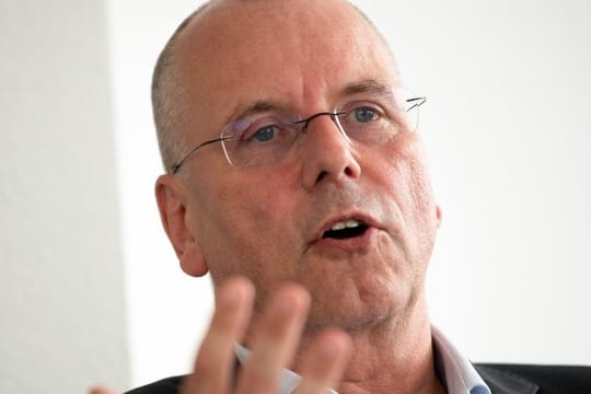 Fortuna-Chef Thomas Röttgermann glaubt nicht an Fanansammlungen bei möglichen Geisterspielen in der Fußball-Bundesliga.