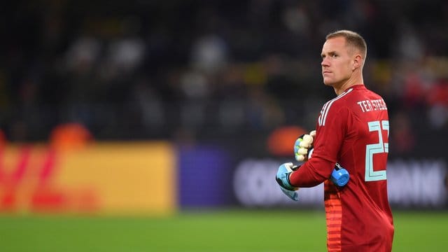 Die Vertragsgespräche zwischen Marc-André ter Stegen und dem FC Barcelona sind vorläufig auf Eis gelegt worden. Die Vertragsgespräche zwischen Marc-André ter Stegen und dem FC Barcelona sind vorläufig auf Eis gelegt worden.