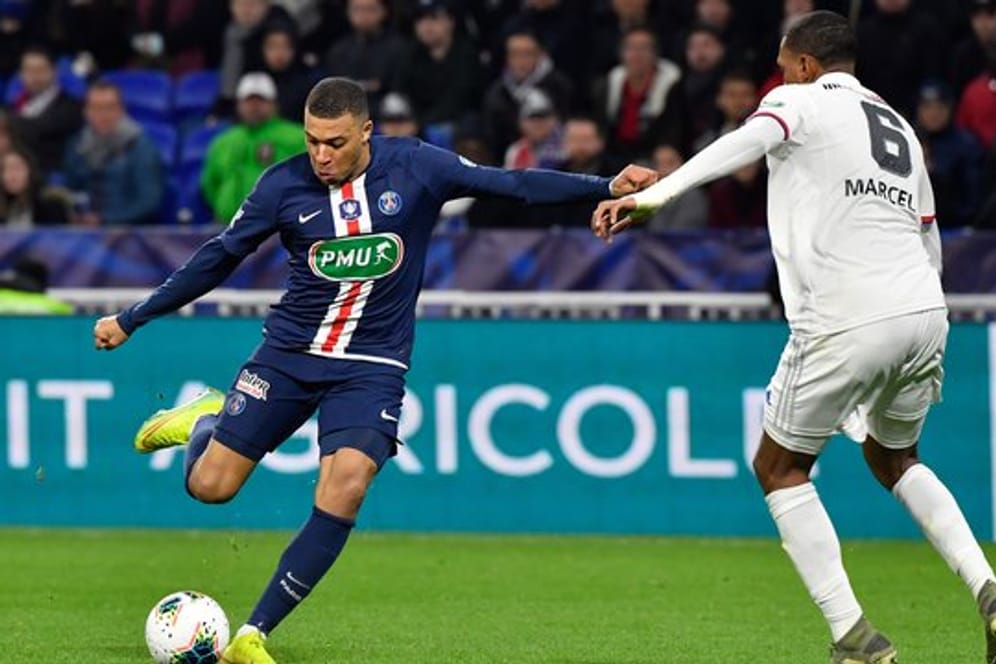 Zieht es Kylian Mbappé (l) zu Jürgen Klopp nach Liverpool?.