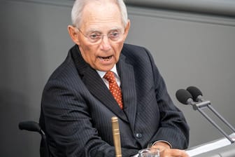 Wolfgang Schäuble: Der Bundestagspräsident hat davor gewarnt, dass in der Corona-Krise nicht "jedes Problem mit unbegrenzten staatlichen Mitteln" zu lösen sei.