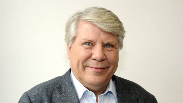 Für den Philosophen und Sportwissenschaftler Gunter Gebauer wäre eine Wiederaufnahme der Bundesliga ein "falsches Signal". Für den Philosophen und Sportwissenschaftler Gunter Gebauer wäre eine Wiederaufnahme der Bundesliga ein "falsches Signal".