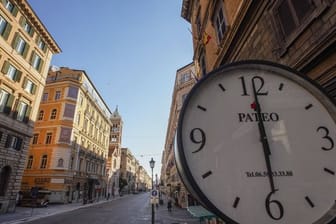 Die Via Nazionale, normalerweise eine der verkehrsreichsten Straßen des historischen Stadtzentrums von Rom, war am vergangenen Freitag noch fast menschenleer.