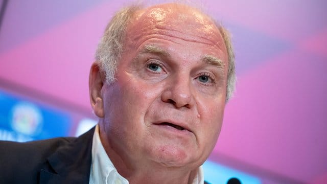 "Ich würde es sehr begrüßen und mich sehr freuen, wenn Manuel Neuer die nächsten Jahre beim FC Bayern bleiben würde, weil er nach wie vor der beste Torwart der Welt ist", sagt Hoeneß. "Ich würde es sehr begrüßen und mich sehr freuen, wenn Manuel Neuer die nächsten Jahre beim FC Bayern bleiben würde, weil er nach wie vor der beste Torwart der Welt ist", sagt Hoeneß.