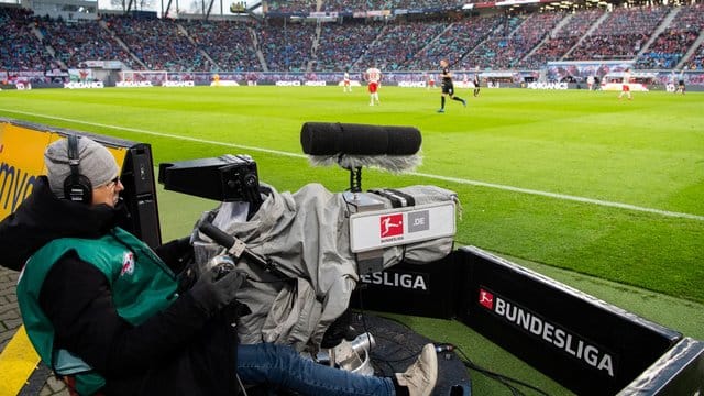 Auch die bevorstehende Vergabe der Bundesliga-TV-Rechte wird laut DFL "transparent und diskriminierungsfrei" ablaufen. Auch die bevorstehende Vergabe der Bundesliga-TV-Rechte wird laut DFL "transparent und diskriminierungsfrei" ablaufen.