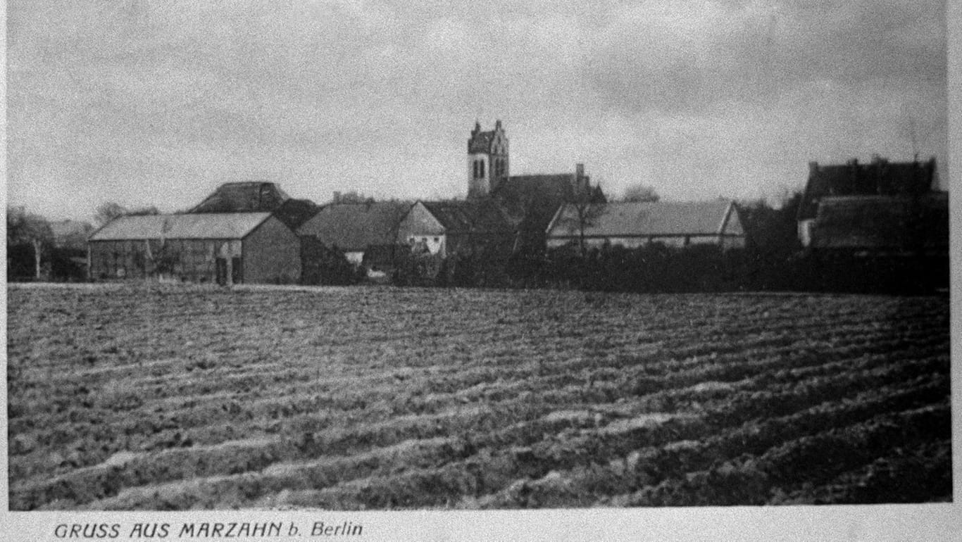 Eine historische Postkarte aus Marzahn bei Berlin: Der alte Dorfkern ist heute Bestandteil des Berliner Bezirkes Marzahn-Hellersdorf.