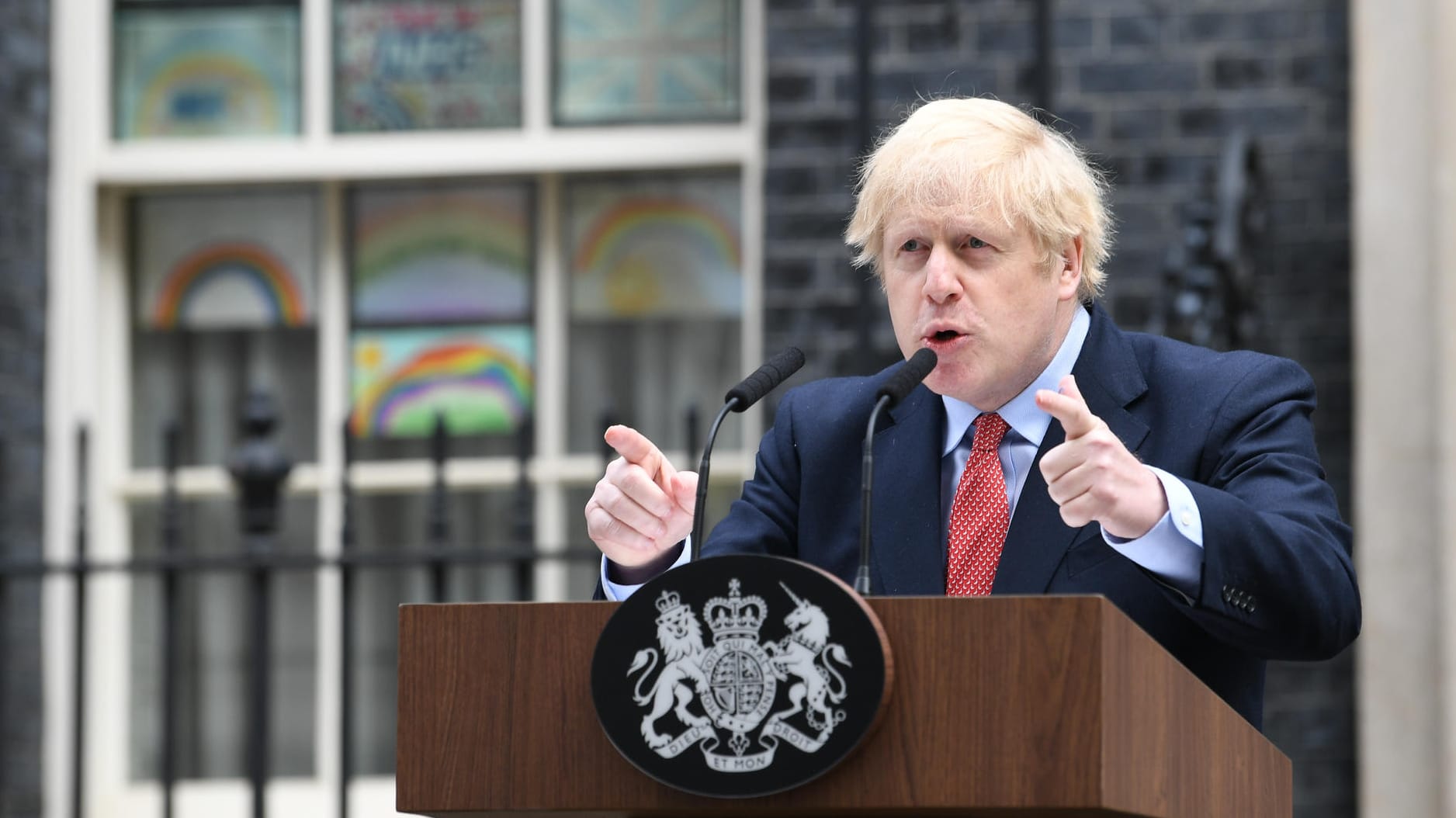 Boris Johnson: Erst war er in Quarantäne, dann im Krankenhaus und anschließend auf seinem Feriensitz – nun ist er zurück in der Downing Street 10. Boris Johnson: Erst war er in Quarantäne, dann im Krankenhaus und anschließend auf seinem Feriensitz – nun ist er zurück in der Downing Street 10.
