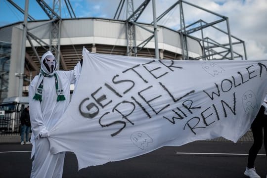 Die Organisation "Unsere Kurve" befürchtet keinen Fan-Aufstand vor Stadien, wenn in der Bundesliga der Ball wieder rollen sollte.