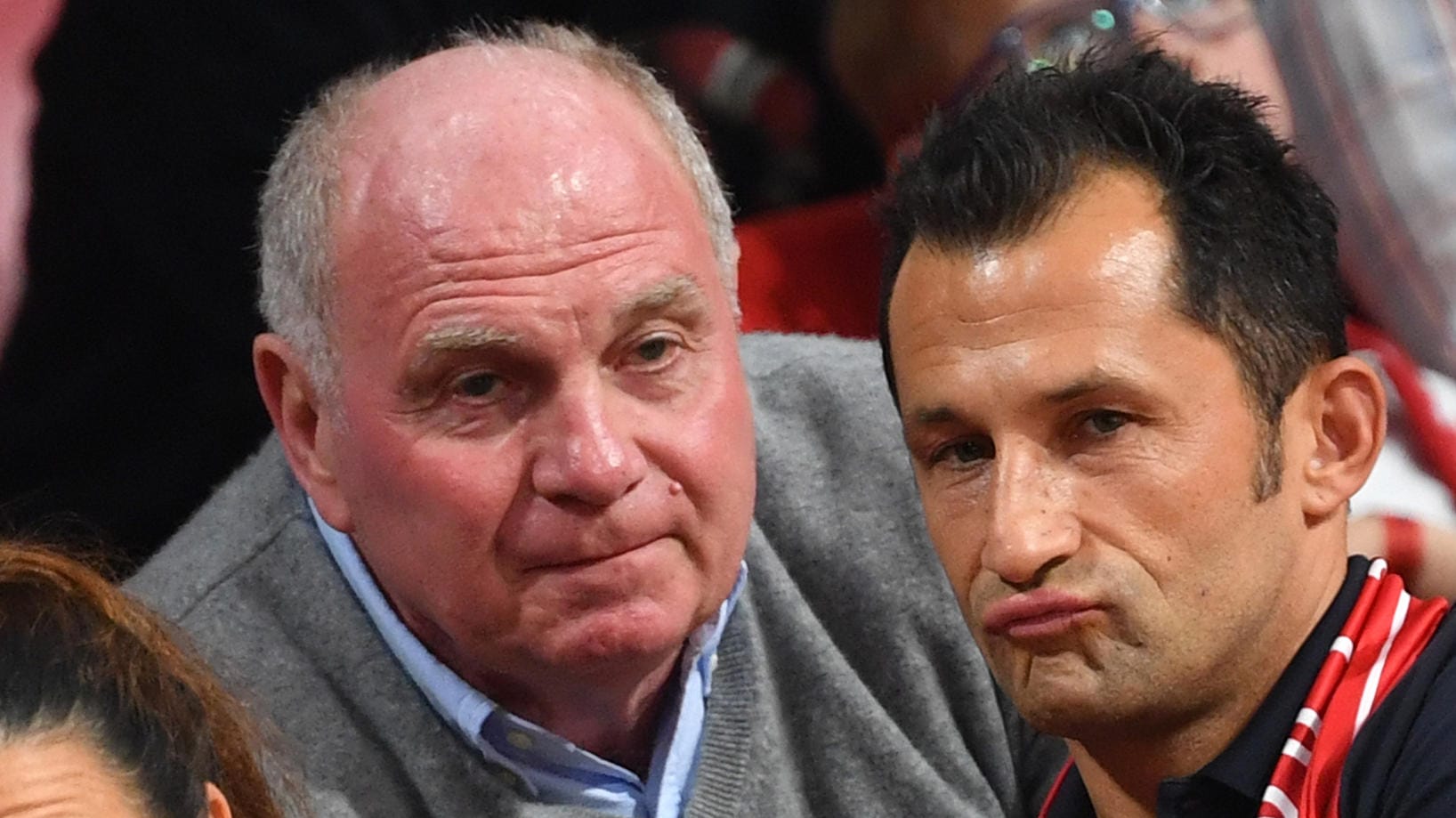 Uli Hoeneß (li.): Der frühere Bayern-Präsident ist voll des Lobes für Sportdirektor Hasan Salihamidzic (re.).