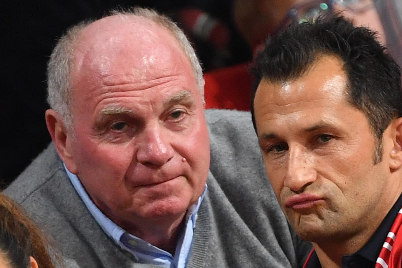 Uli Hoeneß (li.): Der frühere Bayern-Präsident ist voll des Lobes für Sportdirektor Hasan Salihamidzic (re.).