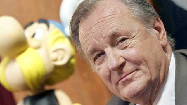 Albert Uderzo hat an der Restaurierung des Asterix-Abenteuers "Der goldene Hinkelstein" noch mitgewirkt. Albert Uderzo hat an der Restaurierung des Asterix-Abenteuers "Der goldene Hinkelstein" noch mitgewirkt.