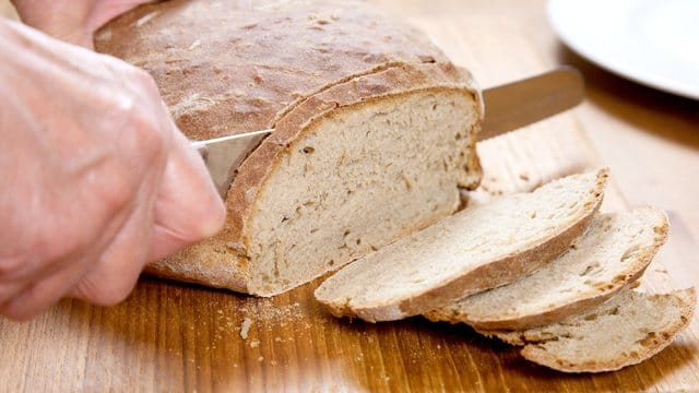 Frisches Brot lässt sich auch zu Hause herstellen - mit einer Brotbackmaschine.