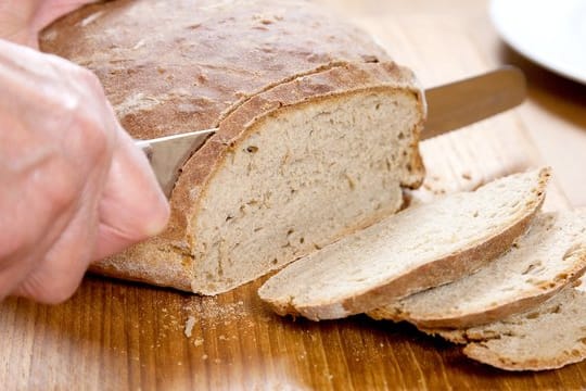 Frisches Brot lässt sich auch zu Hause herstellen - mit einer Brotbackmaschine.